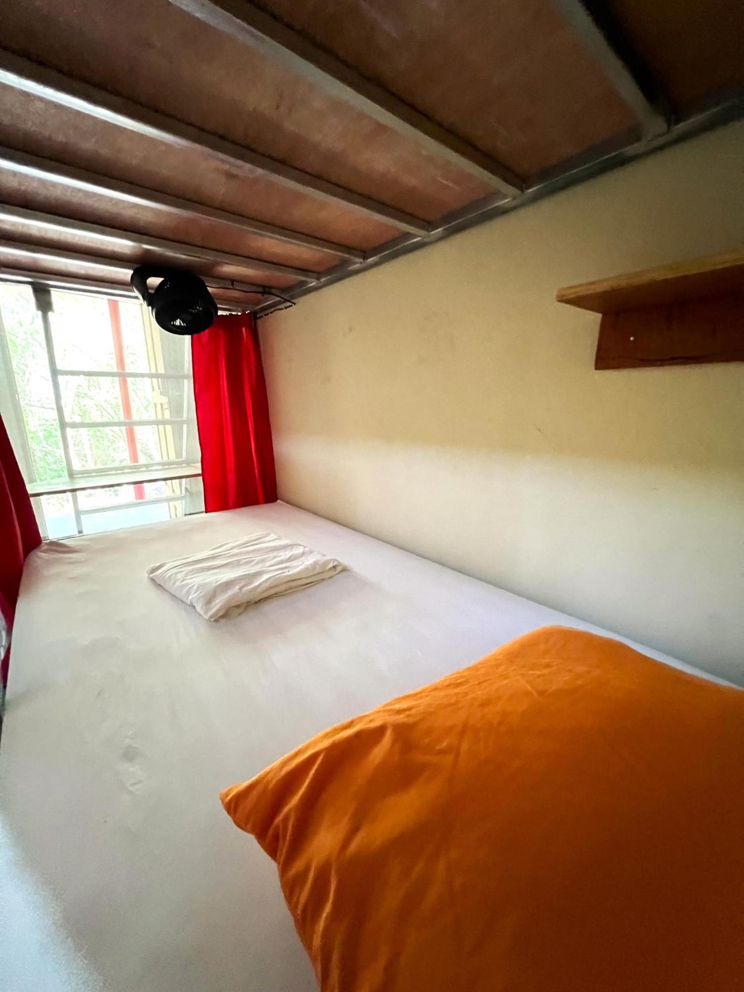 Raindance Hostel Santa Cruz Bagian luar foto