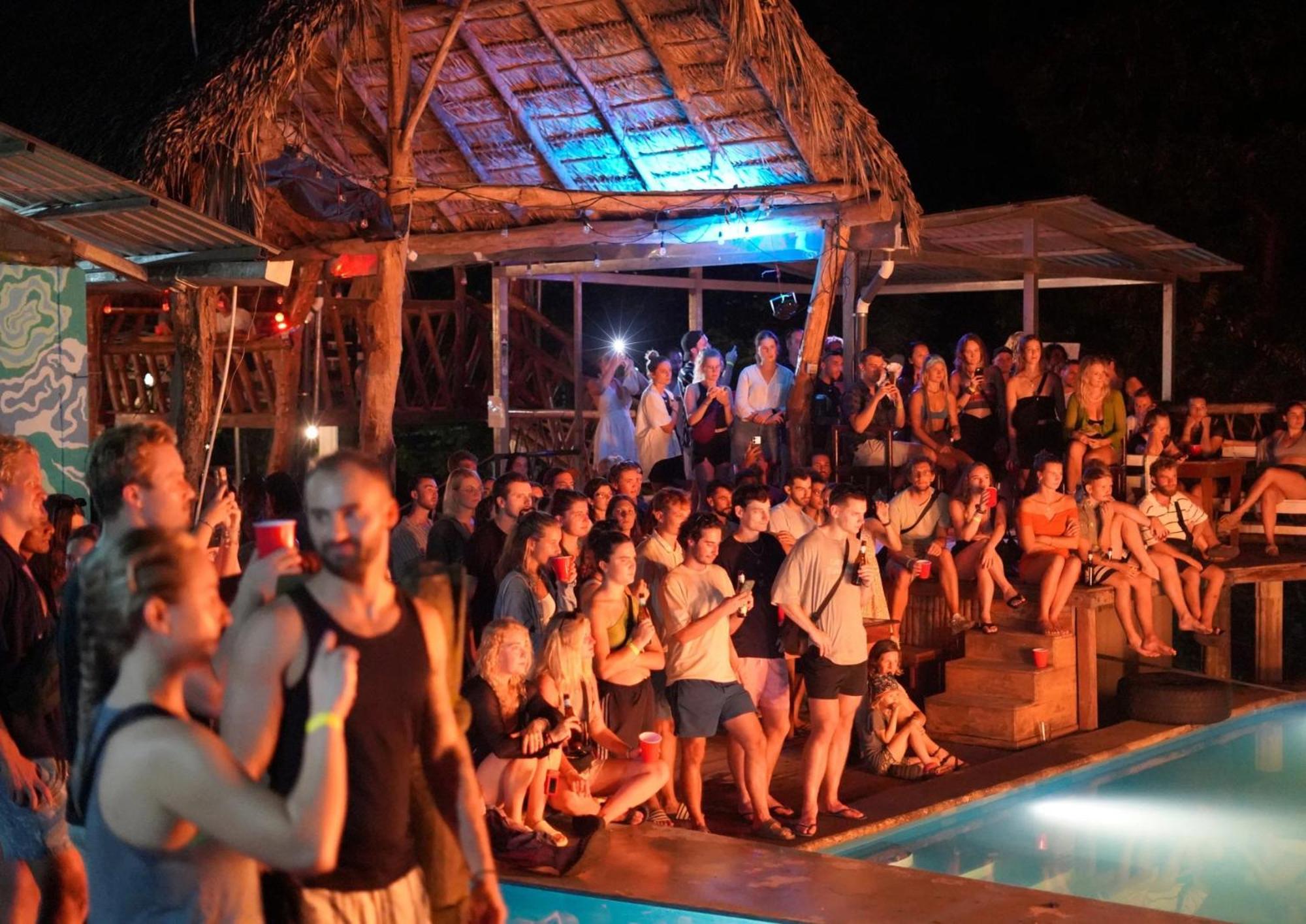 Raindance Hostel Santa Cruz Bagian luar foto
