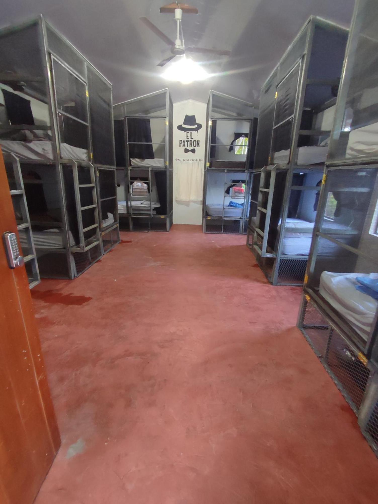 Raindance Hostel Santa Cruz Bagian luar foto